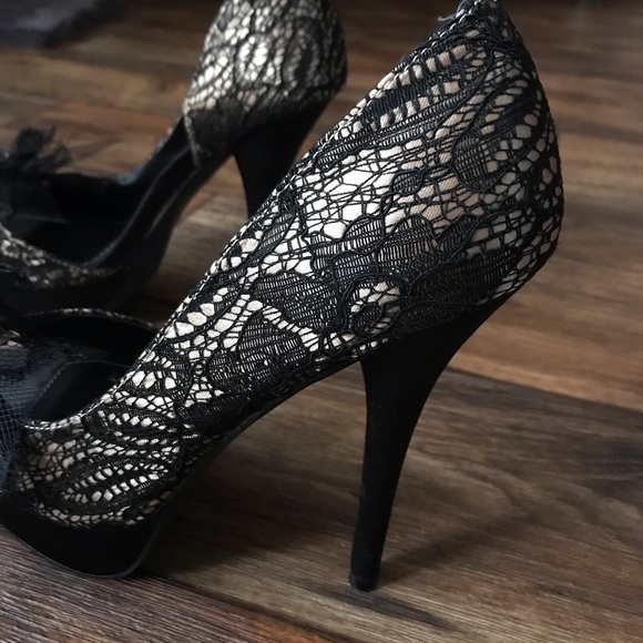 EUC Colin Stuart Lace High Heels - Gold and Black - Picture 2 of 4